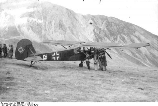 Fieseler Fi 156 Storch used to rescue Mussolini.Photo: Bundesarchiv, Bild 101I-567-1503C-04 / Toni Schneiders / CC-BY-SA 3.0