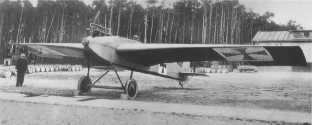 Junkers J 1 all metal "technology demonstrator" pioneer aircraft, at FEA 1, Döberitz, Germany in late 1915, undergoing flight preparations (Wikipedia)