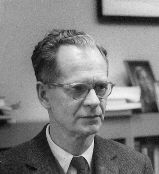 B.F. Skinner at the Harvard Psychology Department. By Silly rabbit – CC BY-SA 3.0
