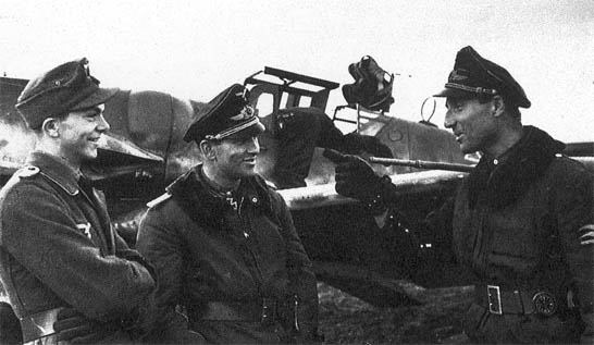 Wilhelm Batz (on the right) in conversation with Hptm. Gerd Barkhorn
