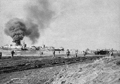 Americans landing at Anzio Beach in Italy