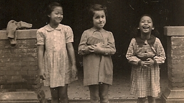 A Jewish girl and her Chinese friends in the Shanghai Ghetto, from the collection of the Shanghai Jewish Refugees Museum.