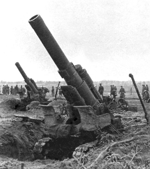 Battery of Soviet heavy 203mm howitzers m1931. 3rd Belorussian front. Summer 1944 [via]