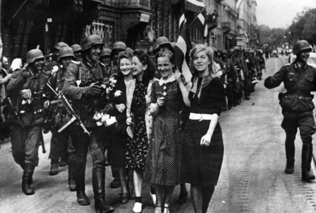 Latvians welcoming Wehrmacht soldiers in Riga. 7 July 1941