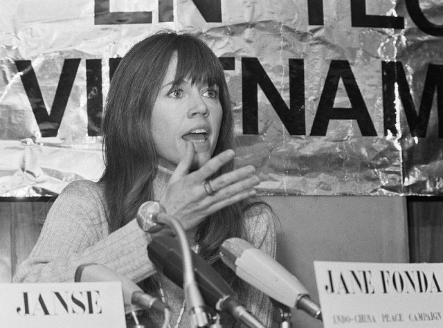Fonda at an anti-Vietnam War conference in The Hague in January 1975. By Mieremet, Rob / Anefo - [1] Dutch National Archives, The Hague CC BY-SA 3.0 nl.