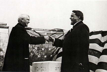 Michigan Governor Woodbridge Nathan Ferris and Ohio Governor Frank B. Willis shaking hands over the state line markers put up in 1915 Image Source: Wikipedia