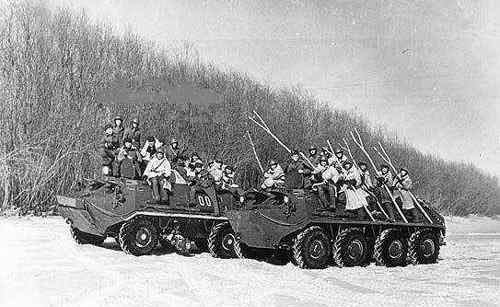 Soviets armed with sticks to minimize damage against the Chinese