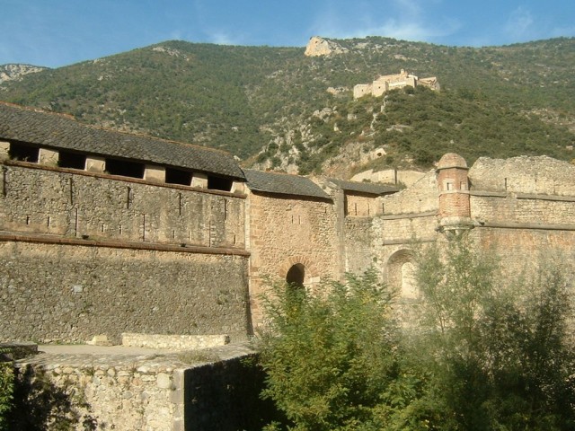 Villefranche-de-Conflent : city fortification wall. Former France's Gate, XIVth century. The Bastion du Dauphin stands at the right. (eastern side)