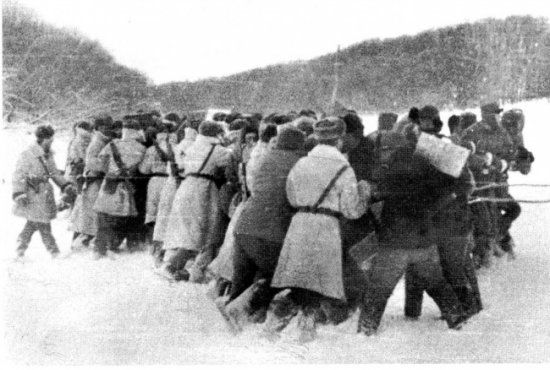 Soviets and Chinese using sticks against each other during the Sino-Soviet split