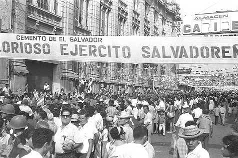 Salvadorans are rallying behind their army. The sign reads “The Glorious Salvadoran Army,” hosted by the CESSA, the country’s largest cement company.