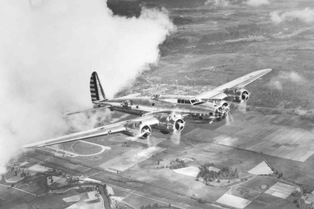 American bomber Y1B-17 (pre-production version of the B-17 aircraft) in flight [Via].