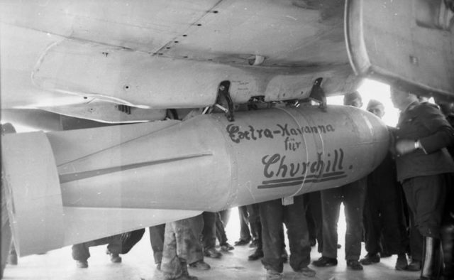 Bomb with sign 'Extra-Havanna für Churchill“. August 1940 [Bundesarchiv, Bild 101I-342-0615-18 / Spieth / CC-BY-SA 3.0]