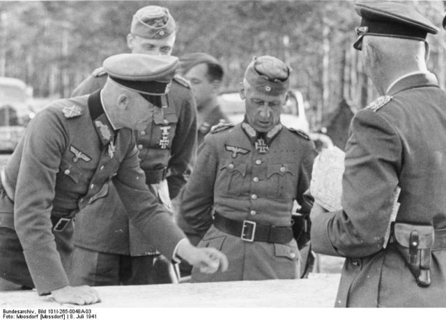 Field Marshal Fedor von Bock, commander of the Army Group Centre (left) in conversation with General Hermann Hoth, commander of 3rd Armoured Group and General Wolfram von Richthofen. 8 July 1941 [Bundesarchiv, Bild 101st-265-0048A-03 / Moosdorf [Mossdorf] / CC-BY-SA 3.0]