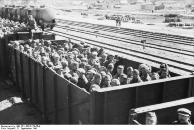 Soviet POWs are trasported to Nazi Germany. Most of them didn't survived [Bundesarchiv Bild 101I-267-0124-20A/ CC-BY-SA 3.0].
