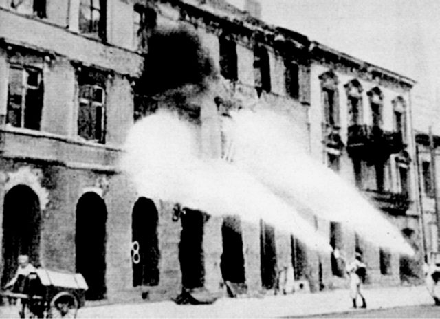 German Brennkommando (Burning Detachment) destroying Warsaw during the planned destruction of the city [Via]