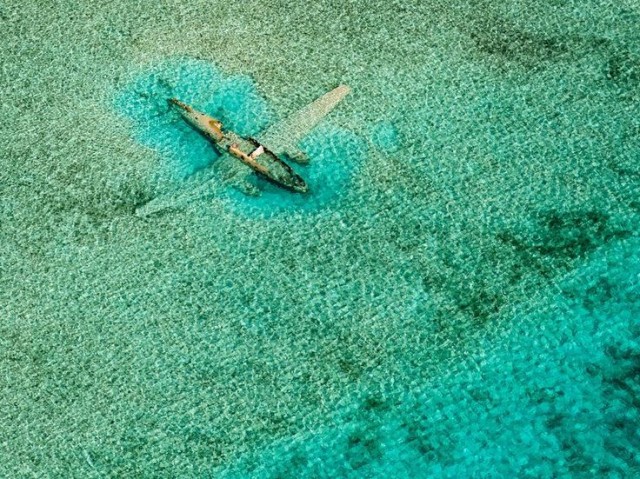 6.Bahama-DC-3-crashed