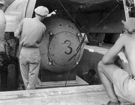 A pumpkin bomb (Fat Man test unit) being raised from the pit into the bomb bay of a B-29 for bombing practice during the weeks before the attack on Nagasaki. Wikipedia / Public Domain