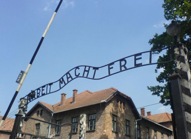 Arbeit macht frei sign, Auschwitz. Photo Credit.