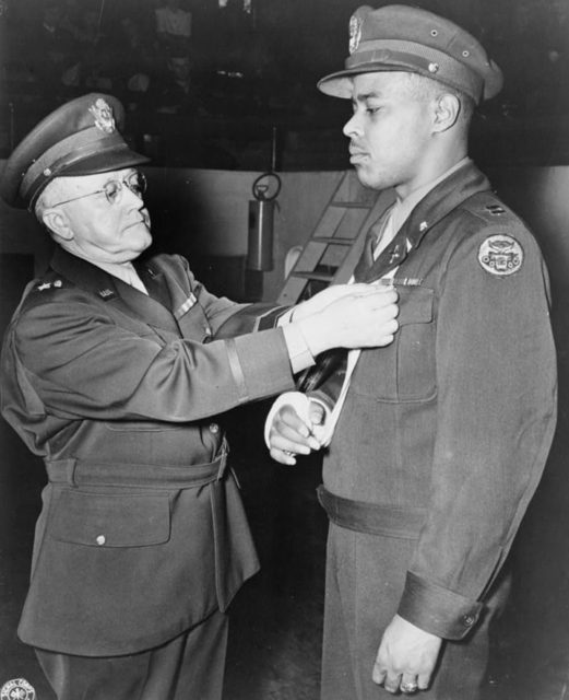Captain Thomas receiving the Distinguished Service Cross in 1945 Image Source: http://loc.gov/pictures/resource/cph.3c21493/