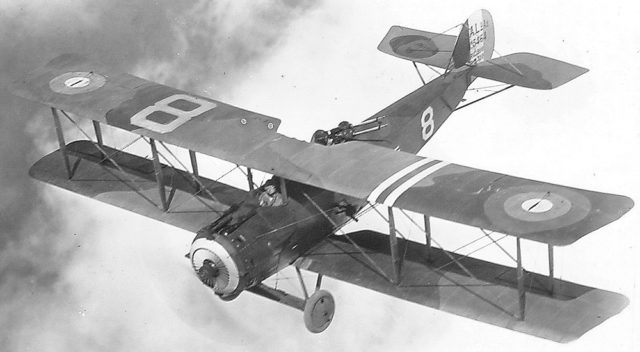 A military reconnaissance plane in WWI [source: Wikipedia Commons / Public Domain] 