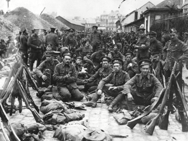 Allied troops rest during the Battle. Wikimedia Commons / Ryry33 (Own work) / [CC BY-SA 4.0 