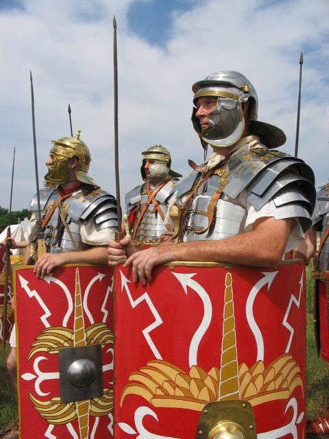 Legio III Cyrenaica of New England (United States) in a 1st century A.D. portrayal of a legion (Photo taken by user Caliga10's wife. - http://en.wikipedia.org/wiki/Image:Wells_0706_054.jpg, CC BY-SA 3.0 / Wikipedia)