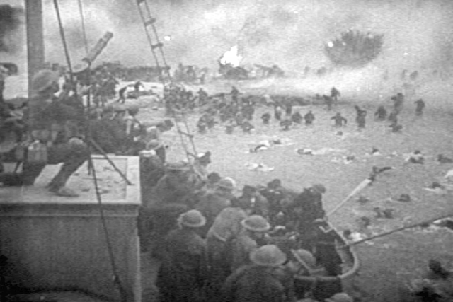British troops escaping from Dunkirk (France, 1940). Screenshot taken from the 1943 United States Army propaganda film Divide and Conquer (Why We Fight #3) directed by Frank Capra and partially based on, news archives, animations, restaged scenes and captured propaganda material from both sides.
