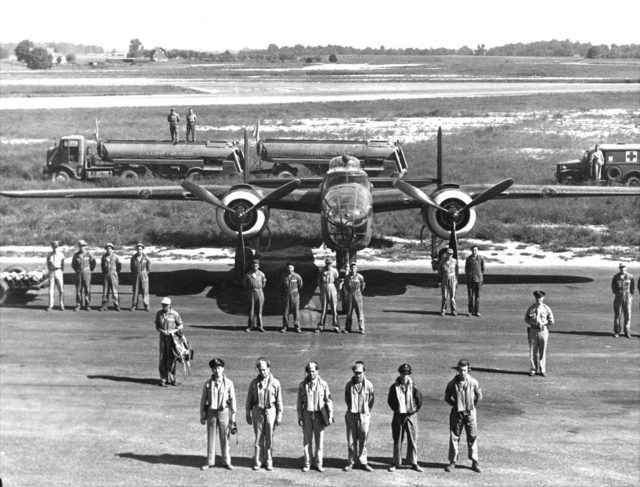 A crew with a B-25. Wikipedia / Public Domain