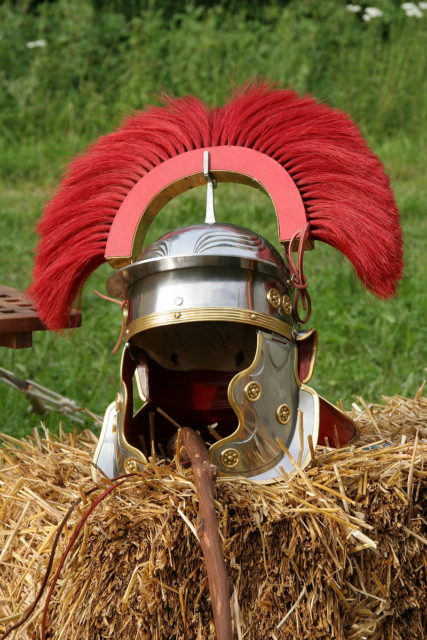 800px-helmet_centurion_end_of_second_century