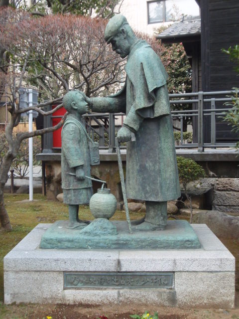 Statue of General Nogi and Tsujiurauri-boy