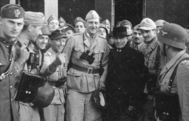 Skorzeny with the liberated Mussolini – 12 September 1943. By Bundesarchiv – CC BY-SA 3.0 de