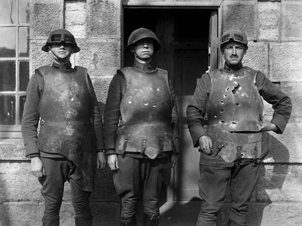 French soldiers in body armor, 1918