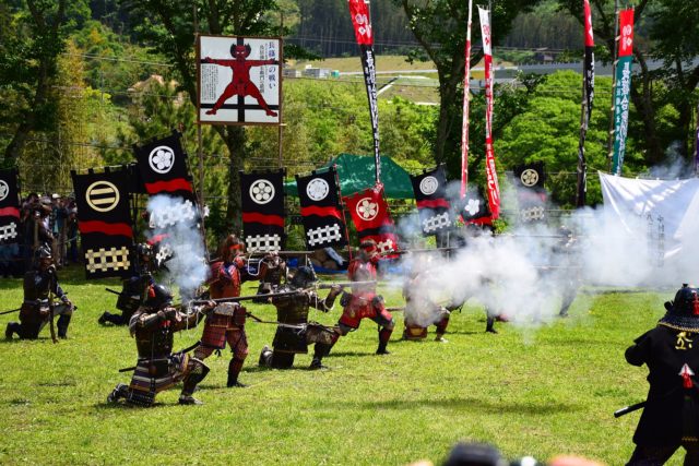 Re-enactors portray gunners at the Nagashino Battle Festival. By Bariston – CC BY-SA 4.0