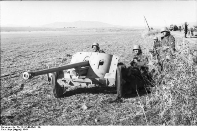 German soldiers using the 5cm Pak 38 at the Tunisian Campaign (November 1942 to May 1943; By Bundesarchiv – CC BY-SA 3.0 de