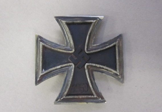 Silver German Iron Cross Medal, First Class. By Naval History & Heritage Command – CC BY 2.0