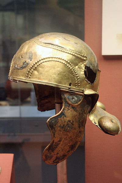 Cavalry helmet found in England, 1st century AD. Michel wal – CC BY-SA 3.0