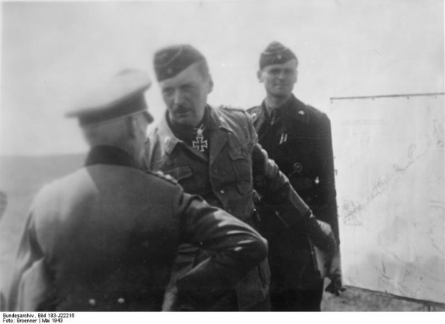 Strachwitz near Kharkov, May 1943. Photo: Bundesarchiv, Bild 183-J22216 / Broenner / CC-BY-SA 3.0.