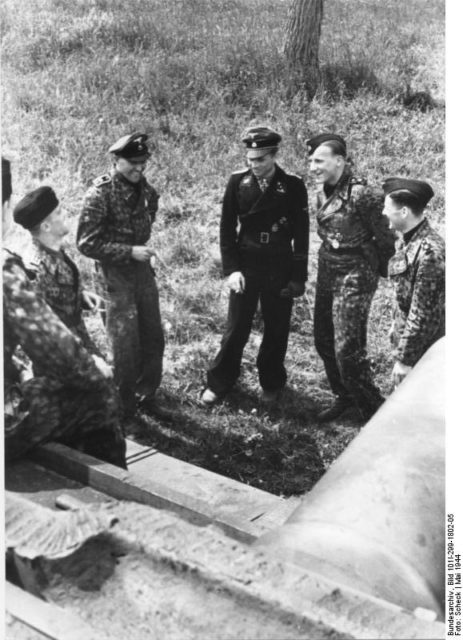Michael Wittmann with his crew in northern France, May 1944. Photo: Bundesarchiv, Bild 101I-299-1802-05 / Scheck / CC-BY-SA 3.0