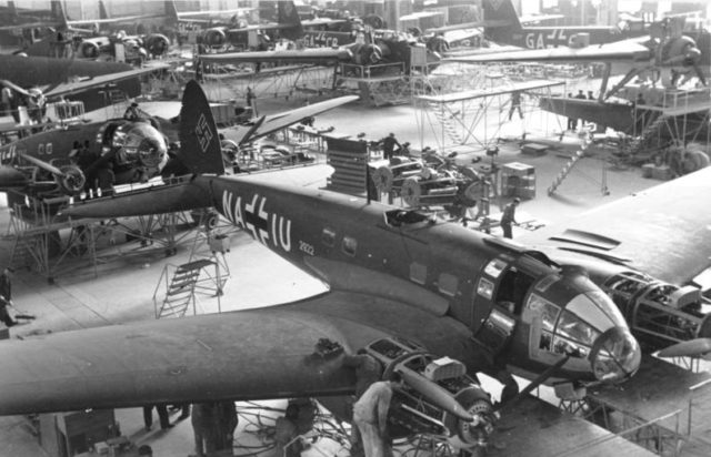 He 111 production in 1939. Photo: Bundesarchiv, Bild 101I-774-0011-34 / Hubmann, Hanns / CC-BY-SA 3.0.