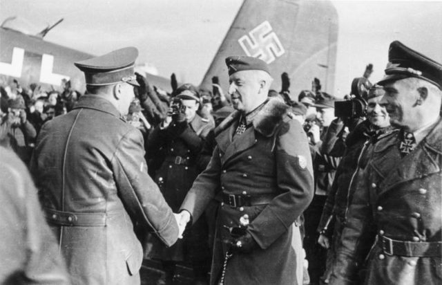 Manstein greets Hitler upon his arrival at the local airfield at Zaporozh’ye, Ukraine, 10 March 1943. Photo: Bundesarchiv, Bild 146-1995-041-23A / CC-BY-SA 3.0.