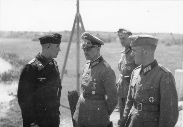 Model (centre) on the Eastern Front, July 1941. Photo: Bundesarchiv, Bild 183-2005-1017-519 / Lucke, Fritz / CC-BY-SA 3.0.