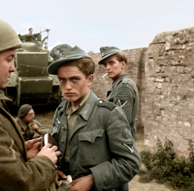 Colorized by Doug https://www.facebook.com/ColouriseHistory/?fref=nf