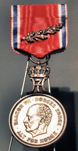 St. Olav’s Medal With Oak Branch. HMPinnsvinet – CC-BY SA 3.0