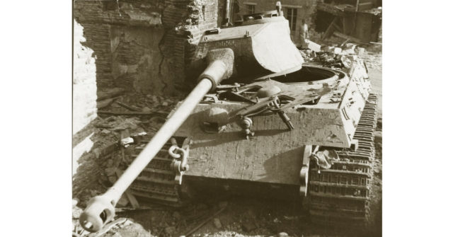 The King Tiger after the explosion in Le Plessis Grimoult.