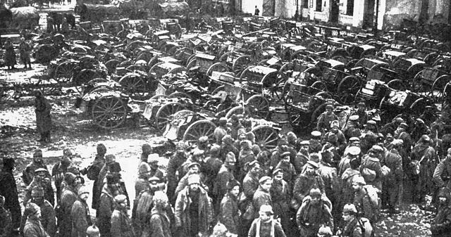Russian prisoners and guns captured at Tannenberg.