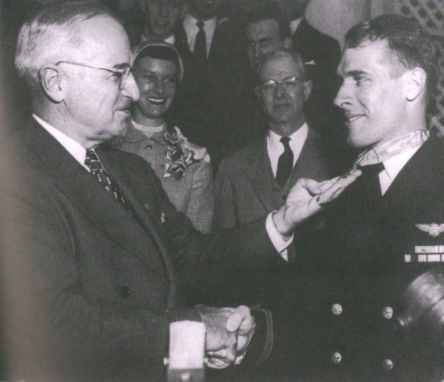 Truman congratulates Hudner after presenting him with the Medal of Honor.
