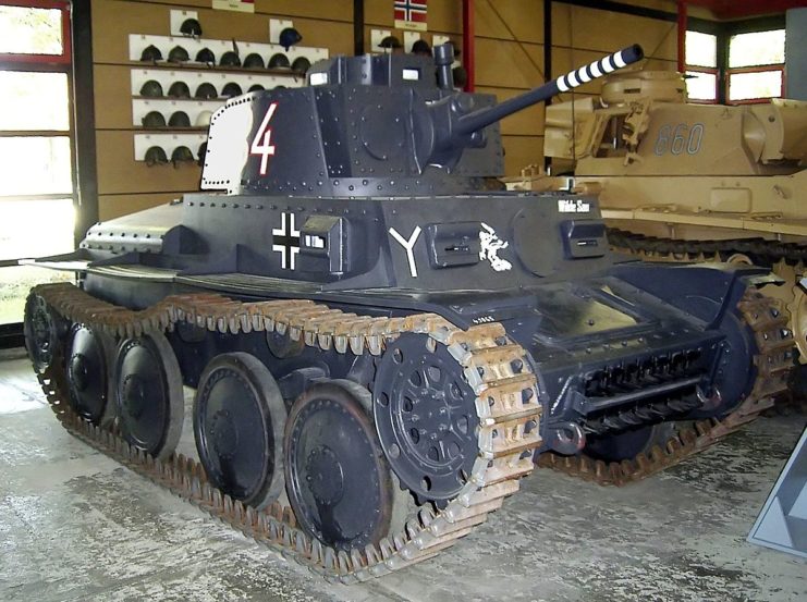 Deutscher Panzer 38(t) Ausführung S im Deutschen Panzermuseum Munster. The “Y”-like and ghost designs are emblems of 7th Panzer Division. Numbering on the side of the turret identifies the tank. Colored rings around the gun barrel indicate victories over enemy vehicles. – By Werner Willmann – CC BY 2.5