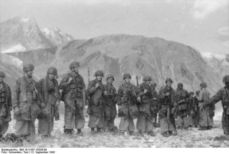 German airborne troops at Gran Sasso, Italy, 12 September 1943. Photo: Bundesarchiv, Bild 101I-567-1503B-08, CC-BY-SA 3.0