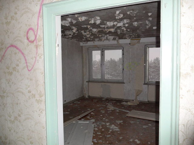 The typical condition of a room, December 2010. Author: Wusel007 CC BY-SA 3.0