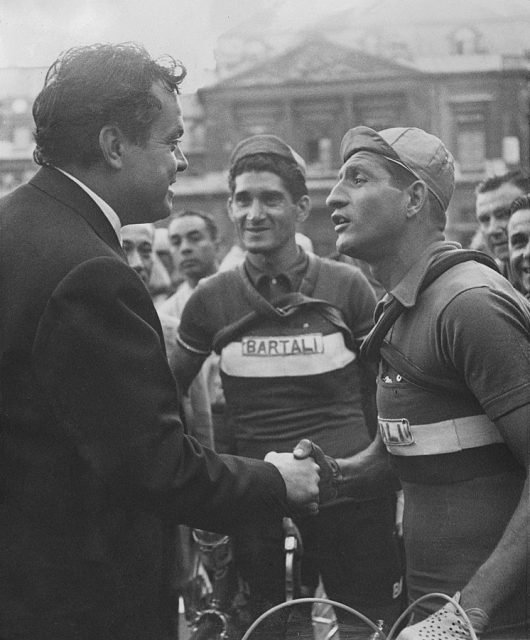 Gino Bartali with Orson Welles. Photo: ANeFo / CC-BY-SA 3.0